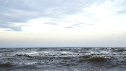 Obraz premium Beautiful clear water lapping on the shore