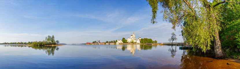 Fototapeta na wymiar Panoramic view of Stolobny Island and Nilo-Stolobenskaya Desert