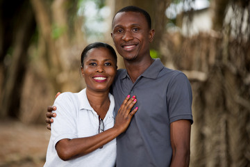 Obraz premium Happy couple embracing outdoors