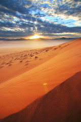 Fototapeta na wymiar Sunrise in desert