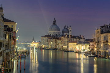 Fototapeta na wymiar Venezia di notte