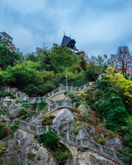 Sicht auf den Grazer Uhrturm von unten