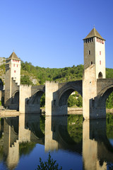Fototapeta na wymiar Lot River Pont Valentre Cahors Lot Midi-Pyrenees France