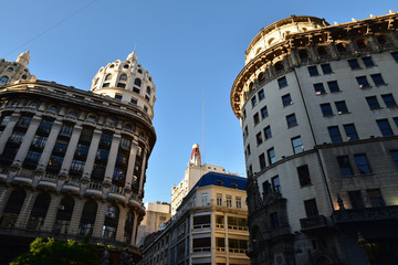 Fototapeta na wymiar Immeubles à coupole du centre de Buenos Aires, Argentine