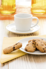 Eine Kaffeepause mit Kekse und Serviette