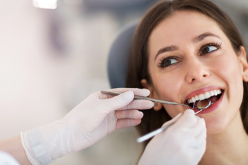 Woman having teeth examined at dentists
 - obrazy, fototapety, plakaty