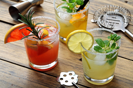bevanda alcolica con limone arancia e pompelmo