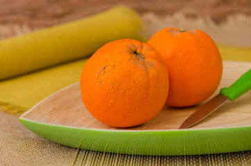 Orangen auf Bambusschale