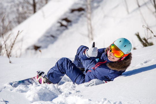 Photo from back of athlete in helmet lying on snowy slope