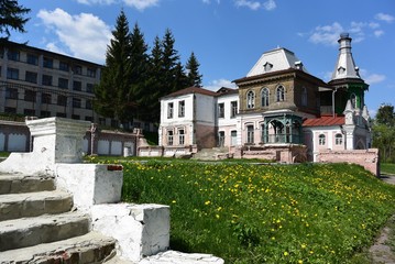 Fototapeta na wymiar old manor in the village of europium