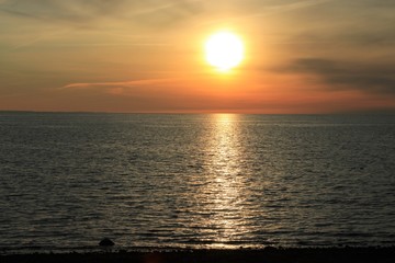 traumhafter Sonnenuntergang mit Urlaubsfeeling an der Ostsee
