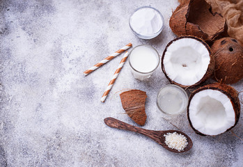 Set of coconut milk, water, oil and shavings. 