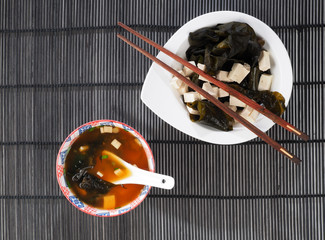 SOPA MISO – MISO SOUP     Miso soup is a traditional japanese soup. Miso paste, tofu, wakame seaweed are the main ingredients. © efesan