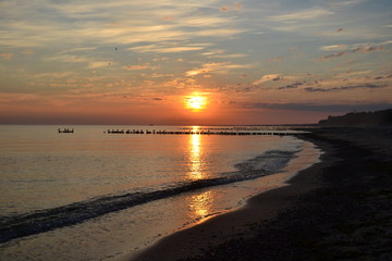 Naklejka premium Sunrise by the sea