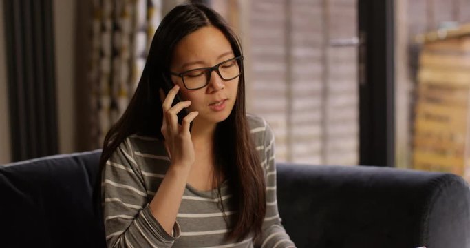 4K Angry businesswoman having an argument over the phone.