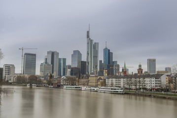 Fototapeta na wymiar Frankfurt y rio Main (Alemania).