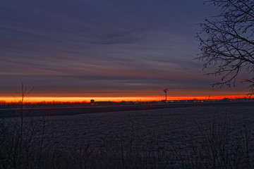 Wintermorgen vor Sonnenaufgang