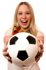 Junge Frau mit Fußball 