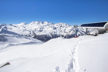 Fototapeta na wymiar Ski station on top of the mountain