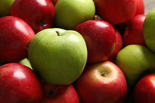 Fresh red and green apples, closeup