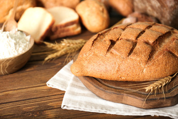 Obraz na płótnie Canvas Freshly baked bread products on table