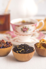 Loose Leaf Tea and Natural Honey are Ideal for Tea Time