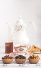 Loose Leaf Tea and Natural Honey are Ideal for Tea Time