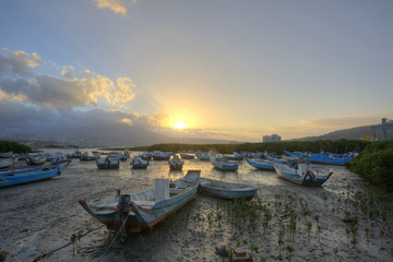Fototapeta na wymiar Boat, wetland at Bali of New Taipei City, Taiwan ~ Morning landscape with stranded boats on Tamsui river during a low tide, Taipei Taiwan Beautiful sunrise in Tamsui river, Taipei Taiwan