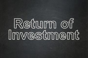 Obraz premium Finance concept: text Return of Investment on Black chalkboard background