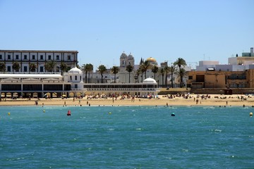 Naklejka premium La Caleta Beach on the Atlantic ocean near fortress of Castillo-Fortalesa de Santa Catalina.