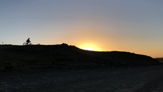 bisiklet s&uuml;r&uuml;ş&uuml; ve g&uuml;ndoğumu i&ccedil;in zirve başarısı