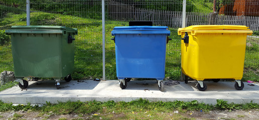 Three trash color