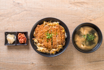 fried pork cutlet rice bowl (Katsudon)