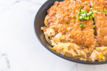 fried pork cutlet rice bowl (Katsudon)