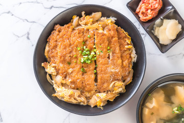 fried pork cutlet rice bowl (Katsudon)