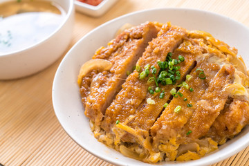 fried pork cutlet rice bowl (Katsudon)