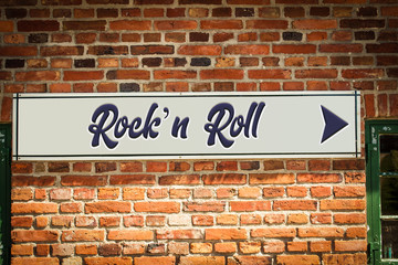 Fototapeta na wymiar Schild 318 - Rockn Roll