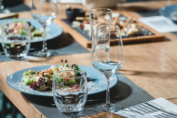Empty glasses in restaurant