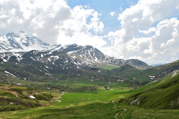 Paysage de montagne entre la vallée de la Maurienne et le col du Glandon