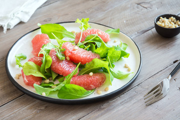 Grapefruit and arugula salad