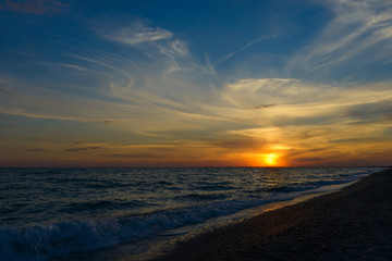 Fototapeta na wymiar Beautiful sunset above the sea with waves