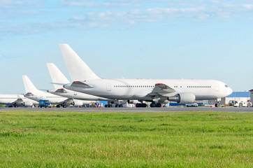 Number of passenger aircraft parked at the airport, on service before departure.
