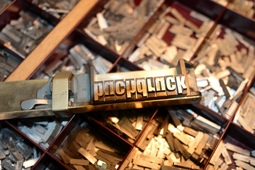 Winkelhaken auf Setzkasten