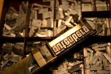 Winkelhaken auf Setzkasten