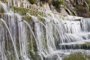 Abundante fuente de agua