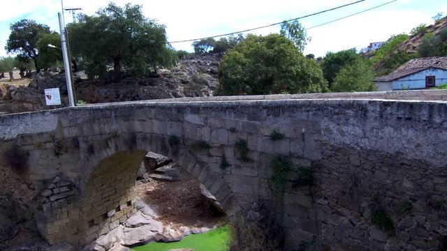 Dron en puente de Valencia de Alcántara, localidad de Cáceres, en Extremadura (España) que comprende pedanías como Alcorneo, El Pino o Las Huertas de Cansa. Video aereo con Drone