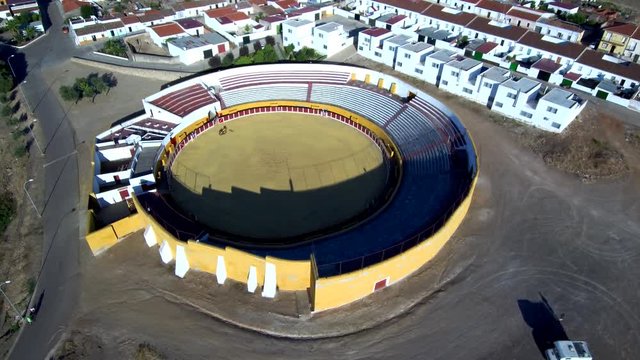 Drone en plaza de toros de Villanueva del Fresno,localidad de Badajoz en Extremadura (Espa&ntilde;a) junto a la frontera con Portugal. Video aereo con Dron