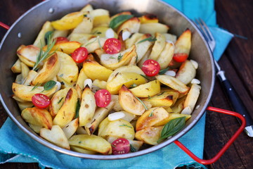 Baked potatoes with garlic