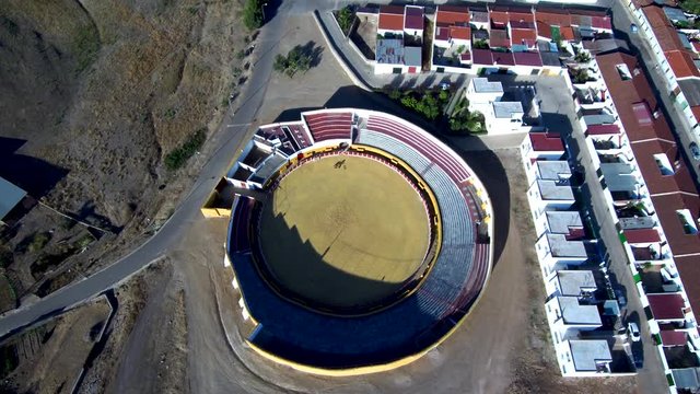 Drone en plaza de toros de Villanueva del Fresno,localidad de Badajoz en Extremadura (Espa&ntilde;a) junto a la frontera con Portugal. Video aereo con Dron