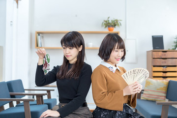女子大生 奨学金 所得格差